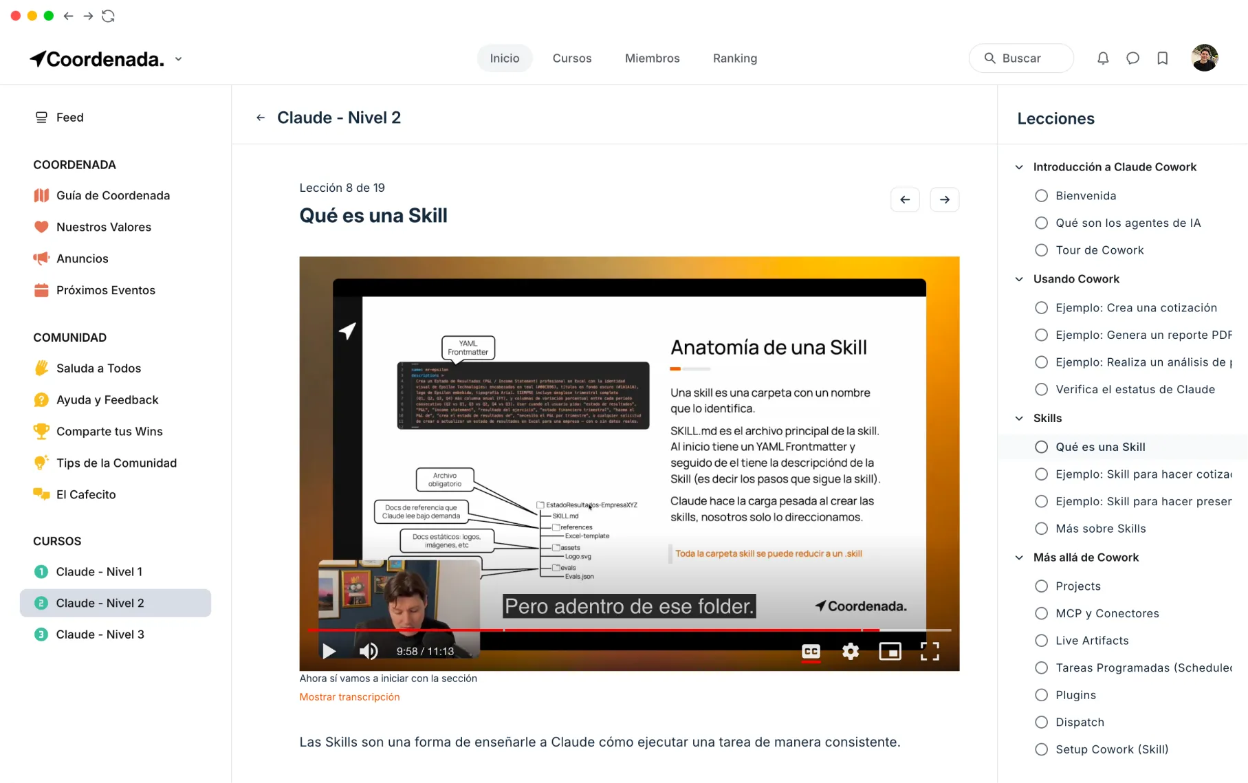 La plataforma de Coordenada: una lección en video con el temario del curso al lado